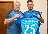 Strahinja Eraković ha seleccionado su número de camiseta 