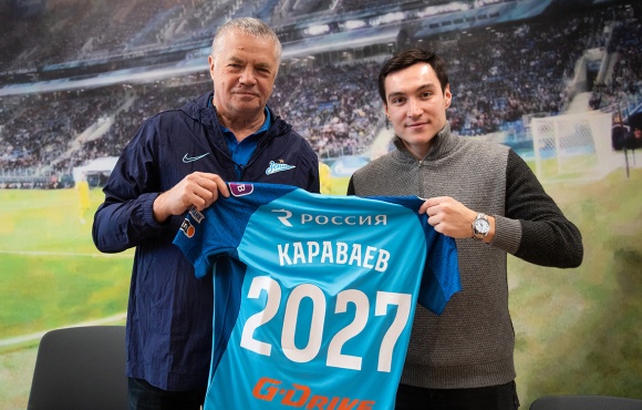 Vyacheslav Karaváev extiende su contrato con el club